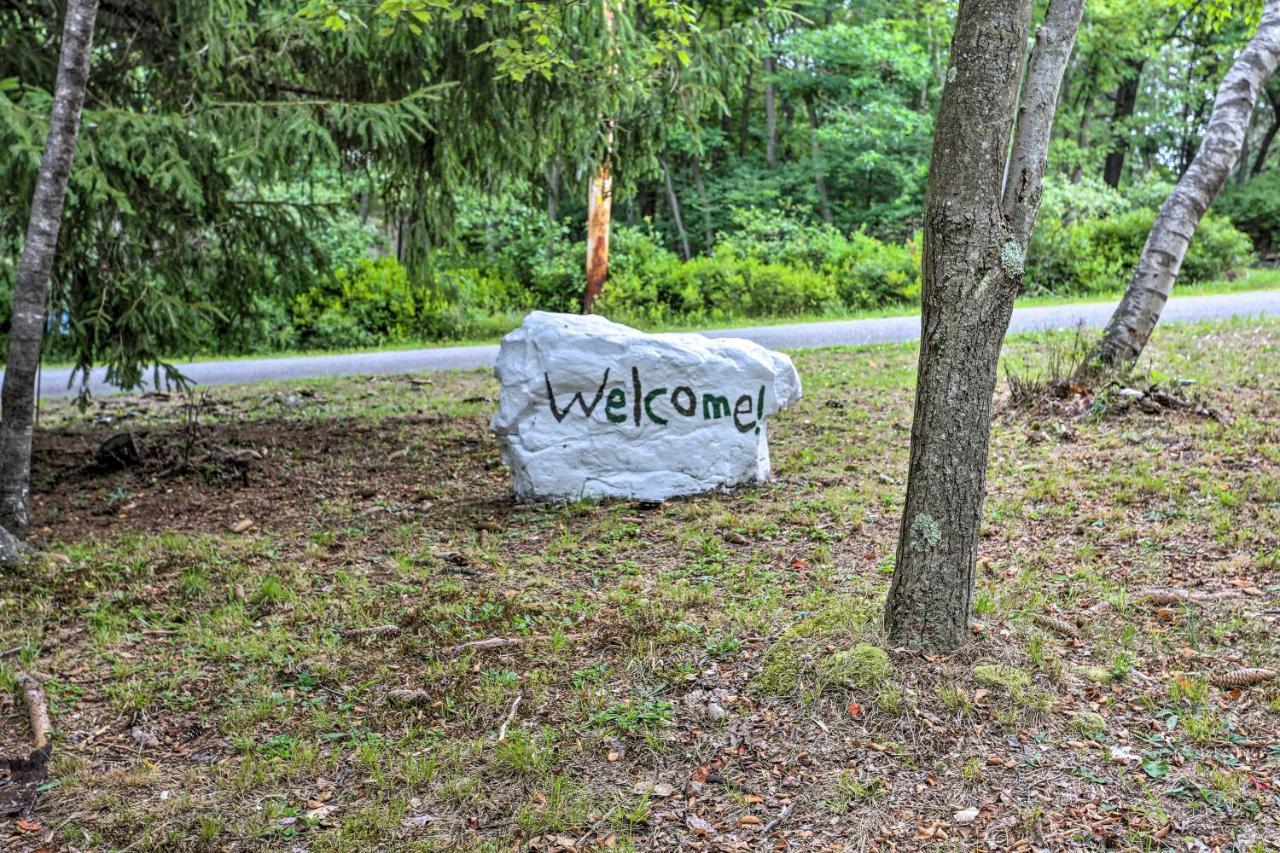 Serene Emerald Lakes Escape with Deck&Large Yard! Long Pond Exterior foto